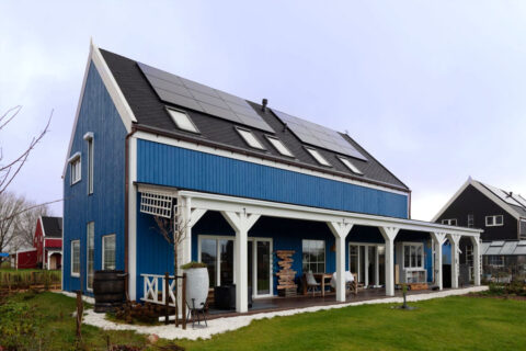 Gevelbekleding van Vuré Noir Channel Siding geborsteld