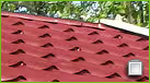 Rode metalen dakpanplaten op uitbreidingsset