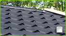 Zwarte metalen dakpanplaten op uitbreidingsset